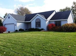 677 Hillcrest Rd, Saukville, WI 53080