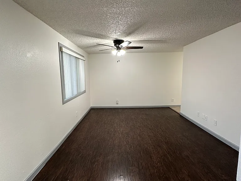 1033 Broad Ave #308 — Photo 15