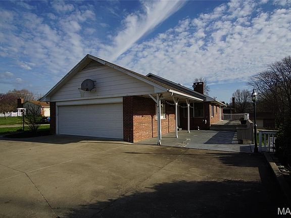 2nd image of 1402 Greenway Dr