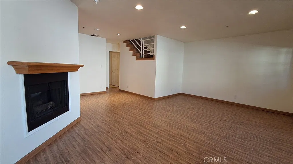 3 bed, 2.5 bath, 1516 sqft, $3,950 — Photo 3