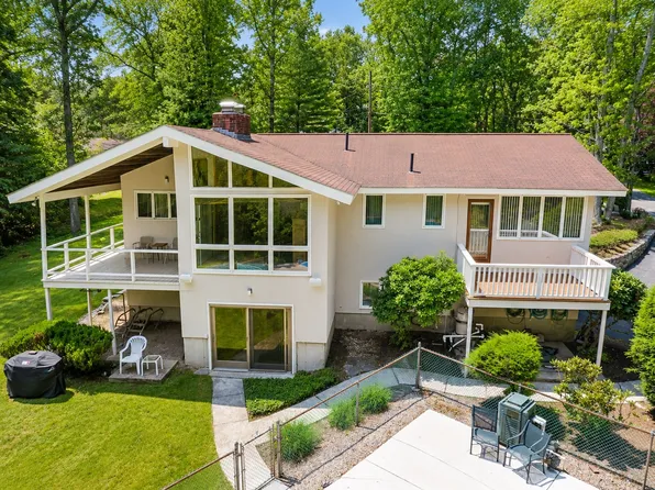 9 W Ridge Dr, Sharon, MA 02067