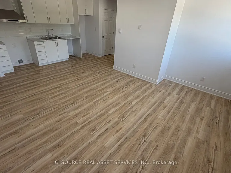 2 Queen St S #6 — Photo 13