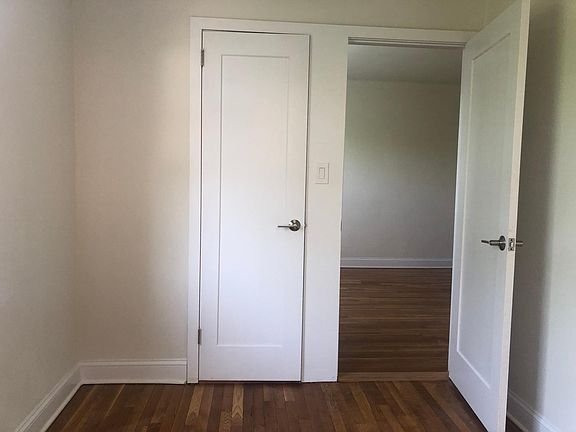 3rd image of 3620 Parsons Blvd APT 3C