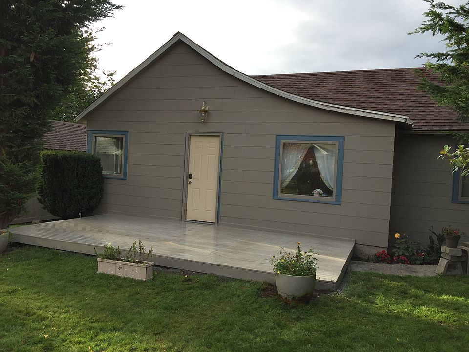 Front side with large deck