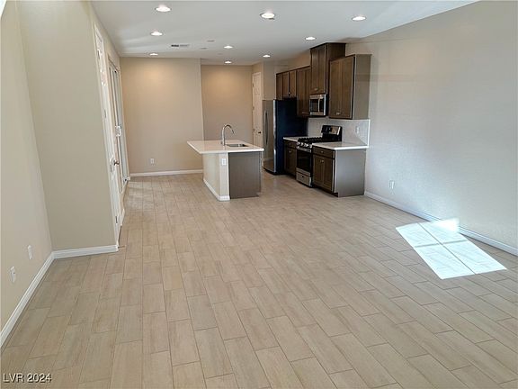 3rd image of 870 Cottonwood Hill Pl