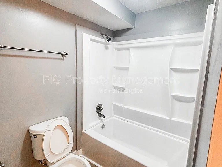 1433 Stratford Rd #1 — Photo 9