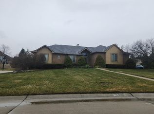 21753 Manchester Ct, Farmington Hills, MI