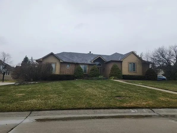 21753 Manchester Ct, Farmington Hills, MI 48335