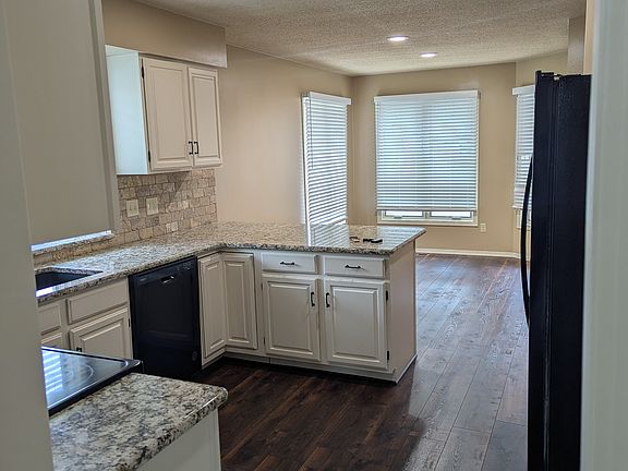 4th image of 12719 E Birchwood Dr