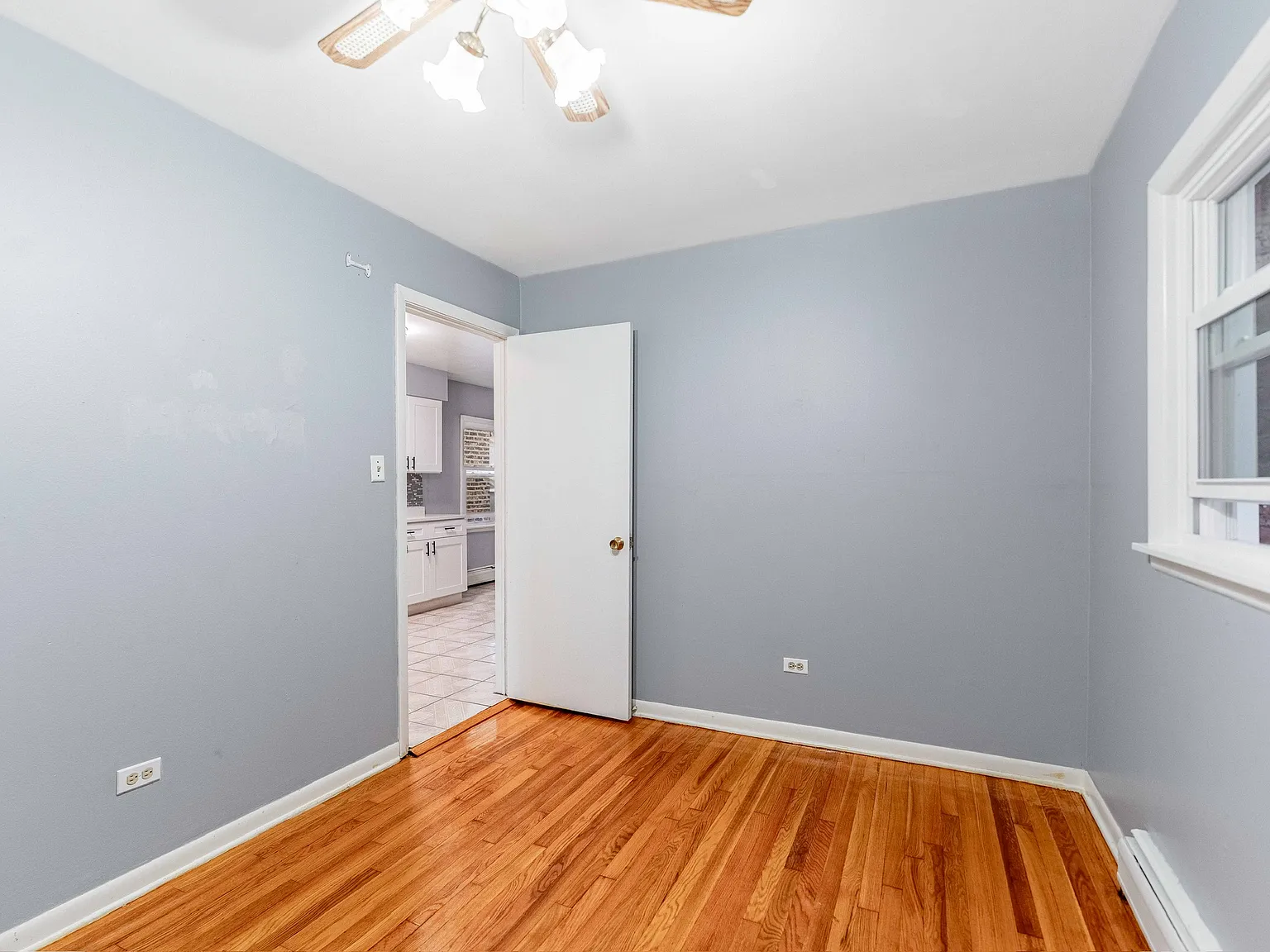 3 bed, 1000 sqft, $2,100 — Photo 4