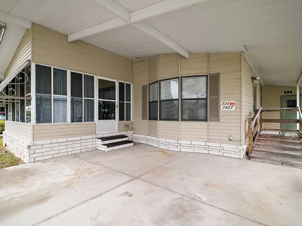 7422 Harbor View Dr, Leesburg, FL 34788