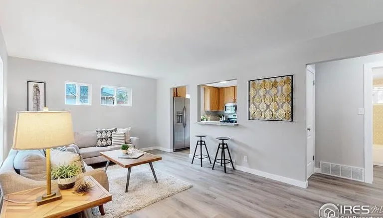 841 W 70th Pl — Photo 4