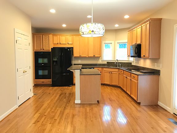 5th image of 1003 Hotchkiss Ct