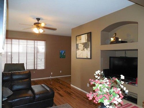 3rd image of 3362 E Clifton Ave