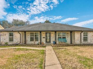 659 Silverwood Dr, Port Neches, TX 77651