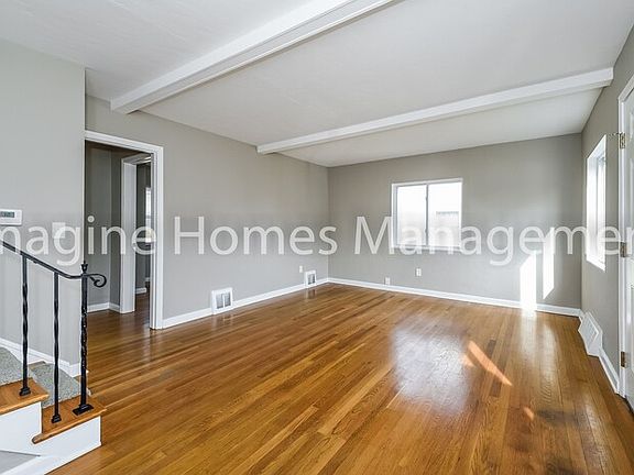 4th image of 162 Parkwood Ave