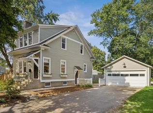 84 S Caroline St, Crystal Lake, IL 60014