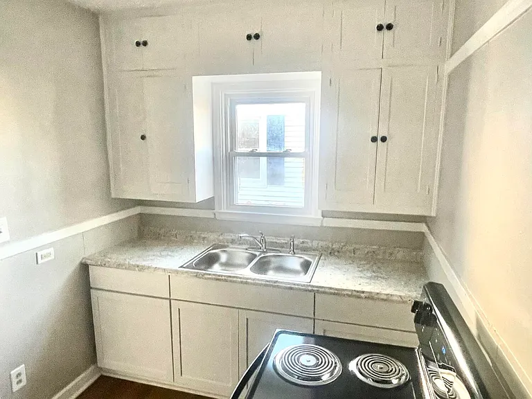 120 Clyde St — Photo 11