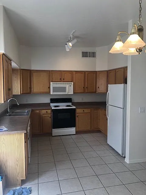 2 bed, 1212 sqft, $1,650 — Photo 2