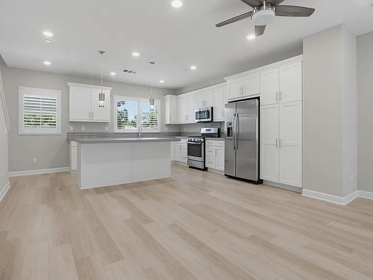 1577 Castillo #8 — Photo 38
