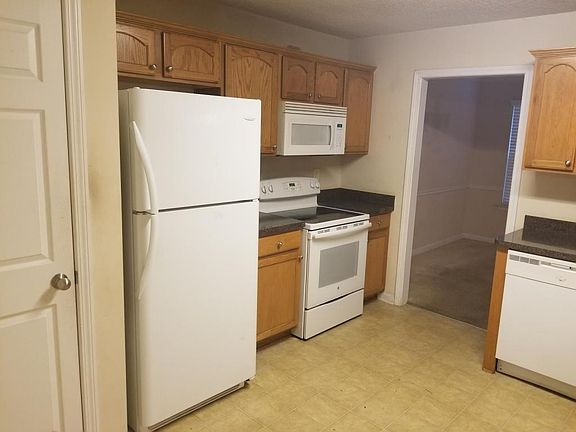 4th image of 1899 Simmons Ln