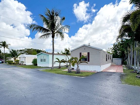 2nd image of 28501 SW 152nd Ave Lot 185