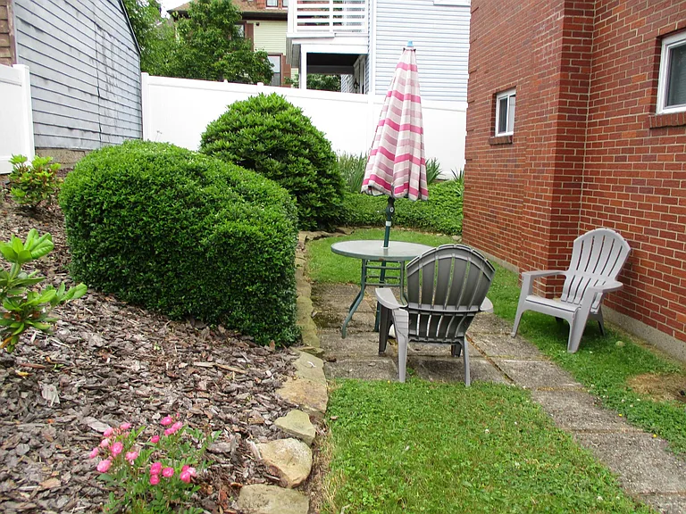833 Chester Ave #2 — Photo 20