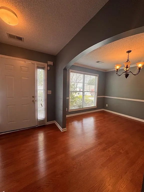 4 bed, 2.5 bath, 2192 sqft, $2,500 — Photo 3