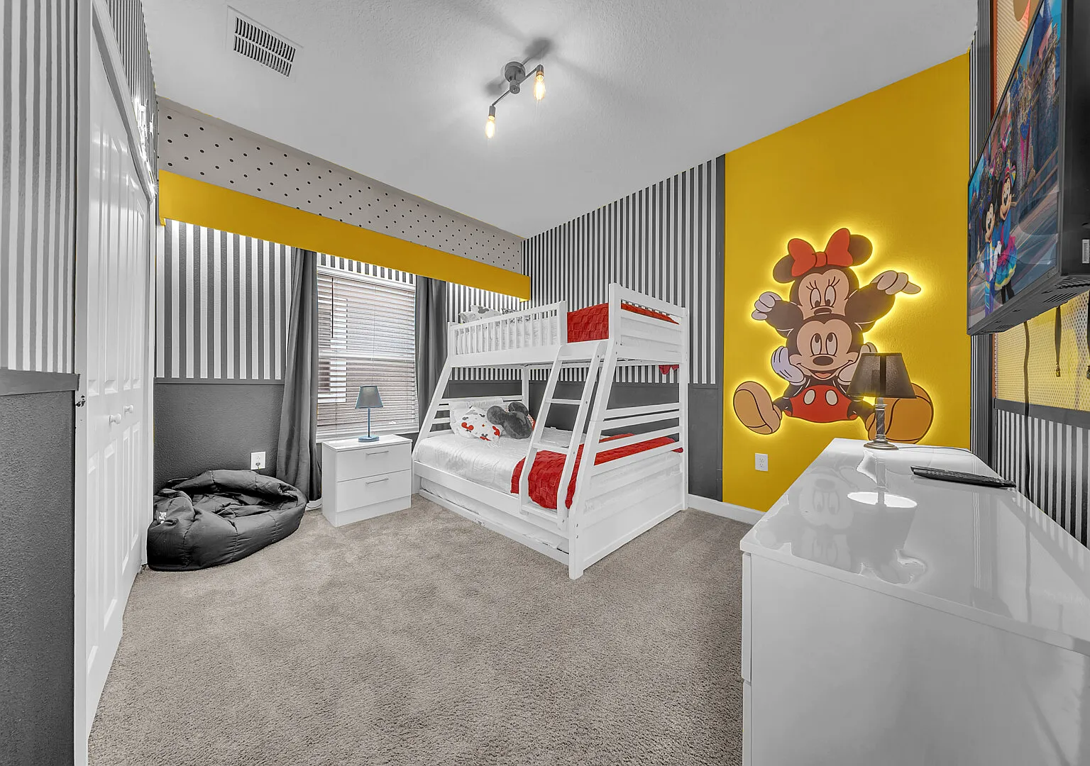 1010 SS - Modern Comfort Oasis — Photo 4
