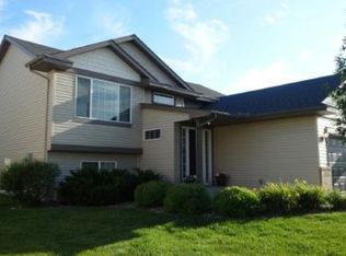 176 Arabian Ave W, Shakopee, MN 55379