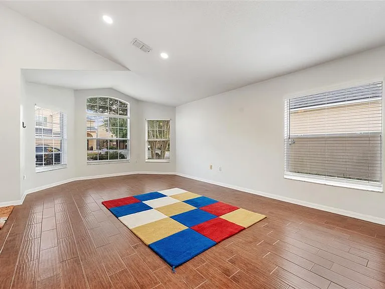 2743 Stanwood Dr — Photo 3
