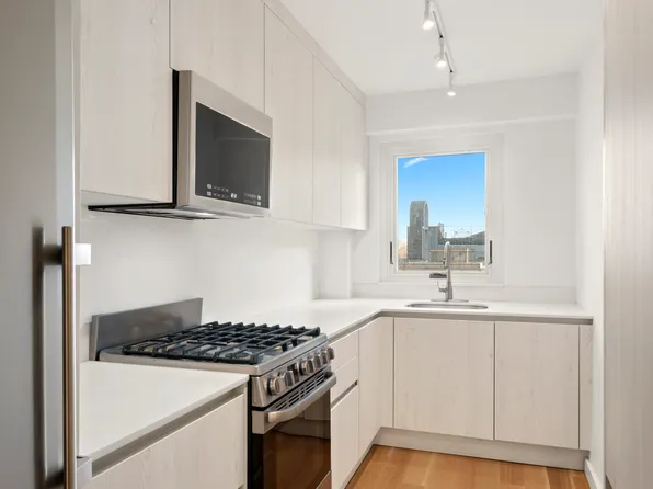 520 East 76th Street image 2 of 9