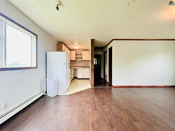 4th image of 2411 Burtis Ave