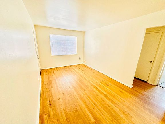 2nd image of 2466-2480 S York St #2B-1Ba-750Sqft