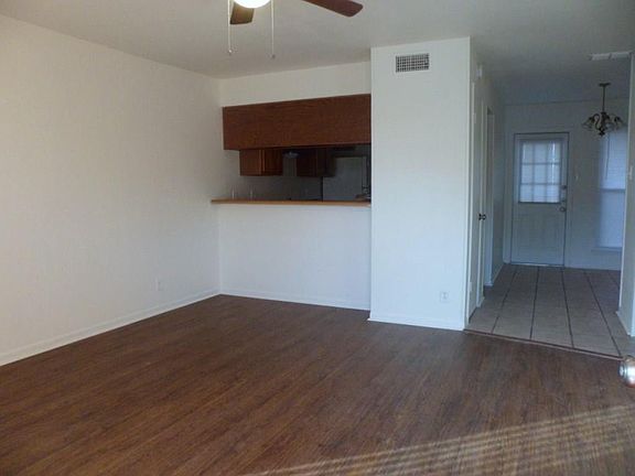 3rd image of 4816 Delwood St APT 2