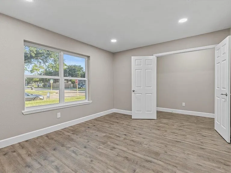 9426 Willow Wood Ln — Photo 7