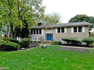 29W435 Schick Rd, Bartlett, IL 60103