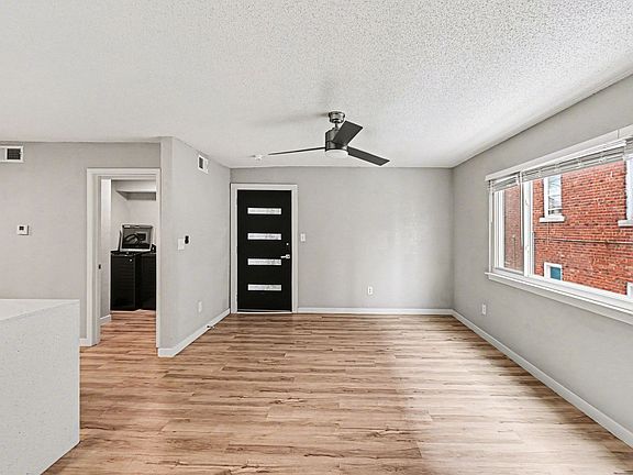 3rd image of 3921 Wyandotte St