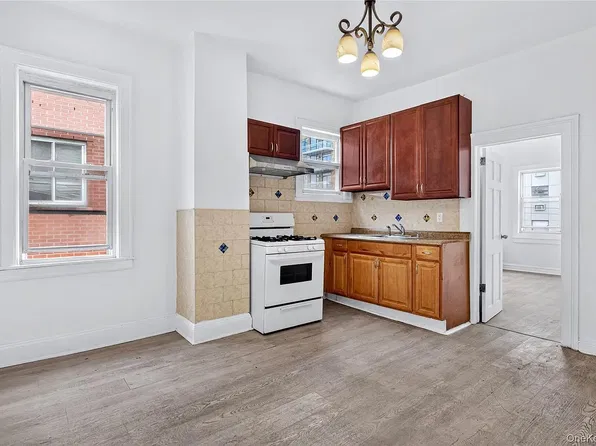 3150 137th St Floor 2, Flushing, NY 11354