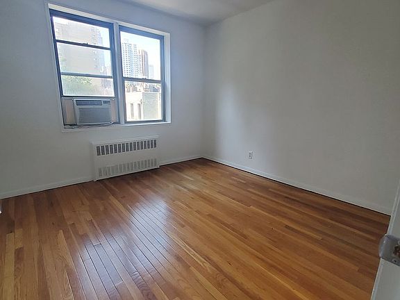 3rd image of 350 E 30th St APT 6A