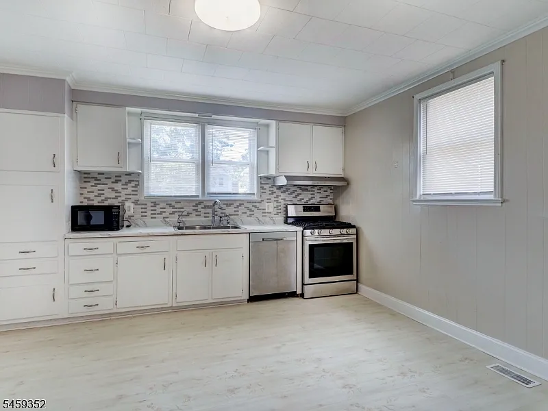 1 bed, 1.0 bath, $2,100 — Photo 4