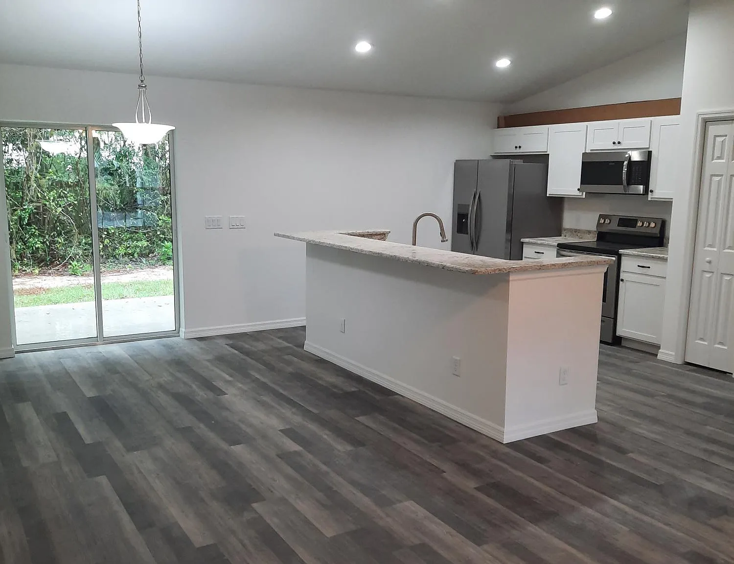 605 Howard St — Photo 2