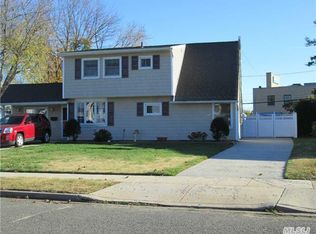14 Squirrel Ln, Levittown, NY 11756