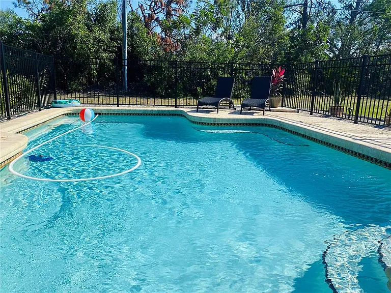 7234 Maguire Ln — Photo 2