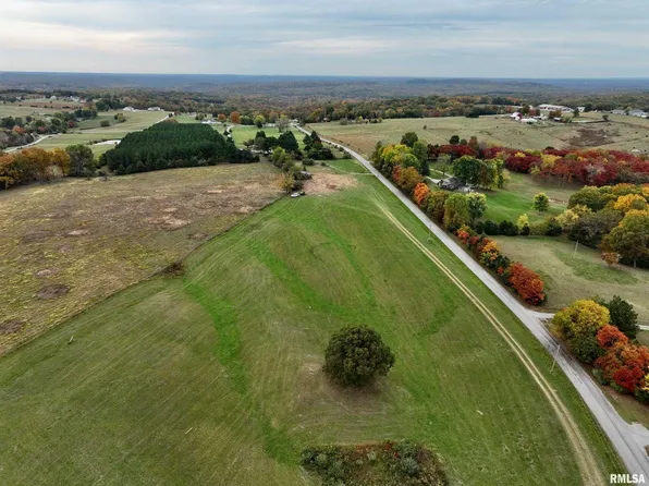 5 Friendship Loop, Goreville, IL 62939