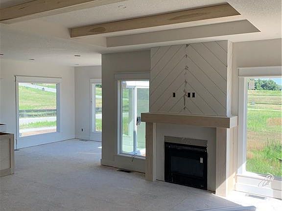 4th image of 211 Crossroads Ct