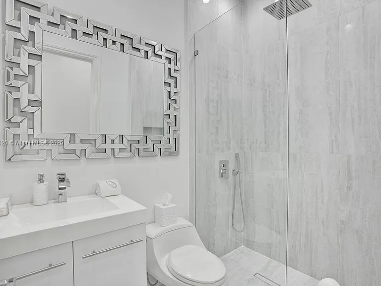 1516 Island Blvd — Photo 41