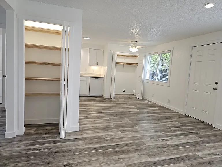 3365 River Rd N — Photo 14