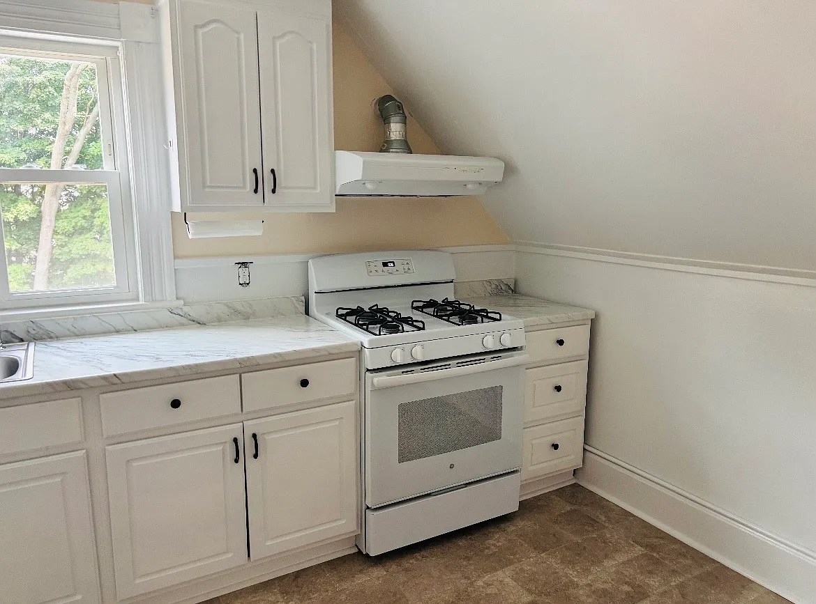 2 bed, 900 sqft, $2,200 — Photo 3