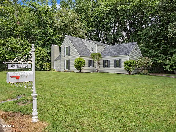 3rd image of 927 Creekwood Dr